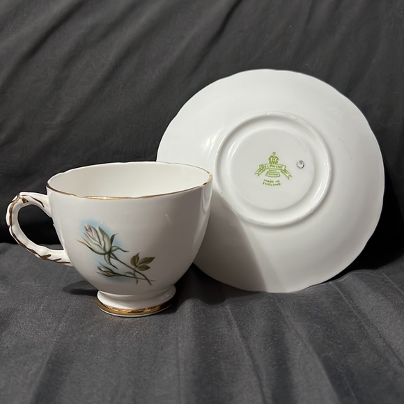 Vintage White Rose Teacup w/Saucer. Delphine. Made in England bone china - Picture 3 of 7